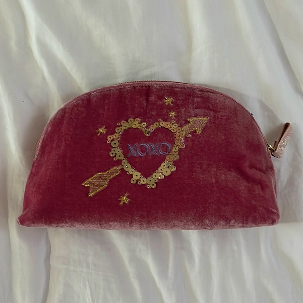 NWT XOXO Le Pouch toiletry/makeup bag from Le Lion